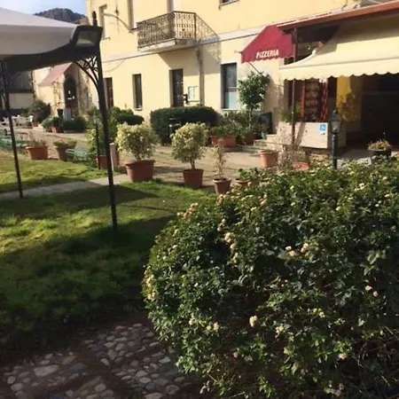 Strada 49,poggio Dei Pini, Vila *